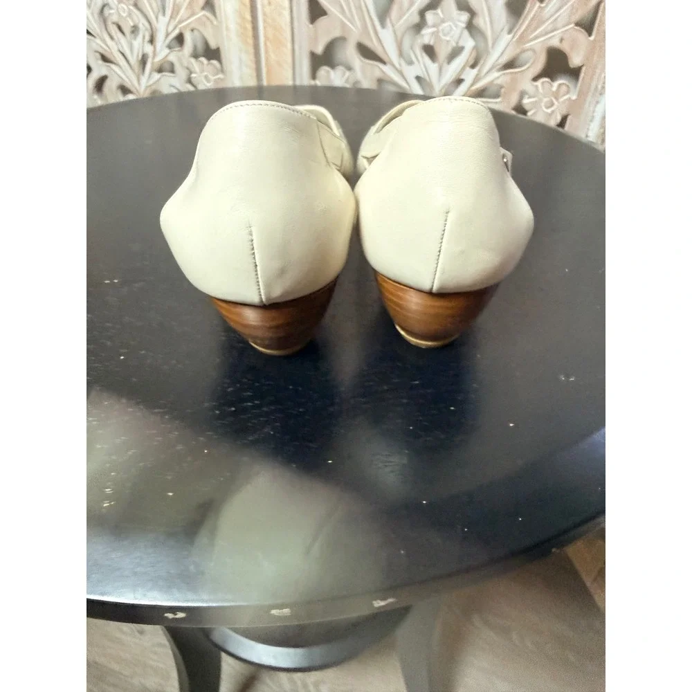 Etienne Aigner Cream Leather Cut Out Pointy Toe Kitten Heels Made in Italy 8.5/9
